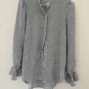 Size small black and white top